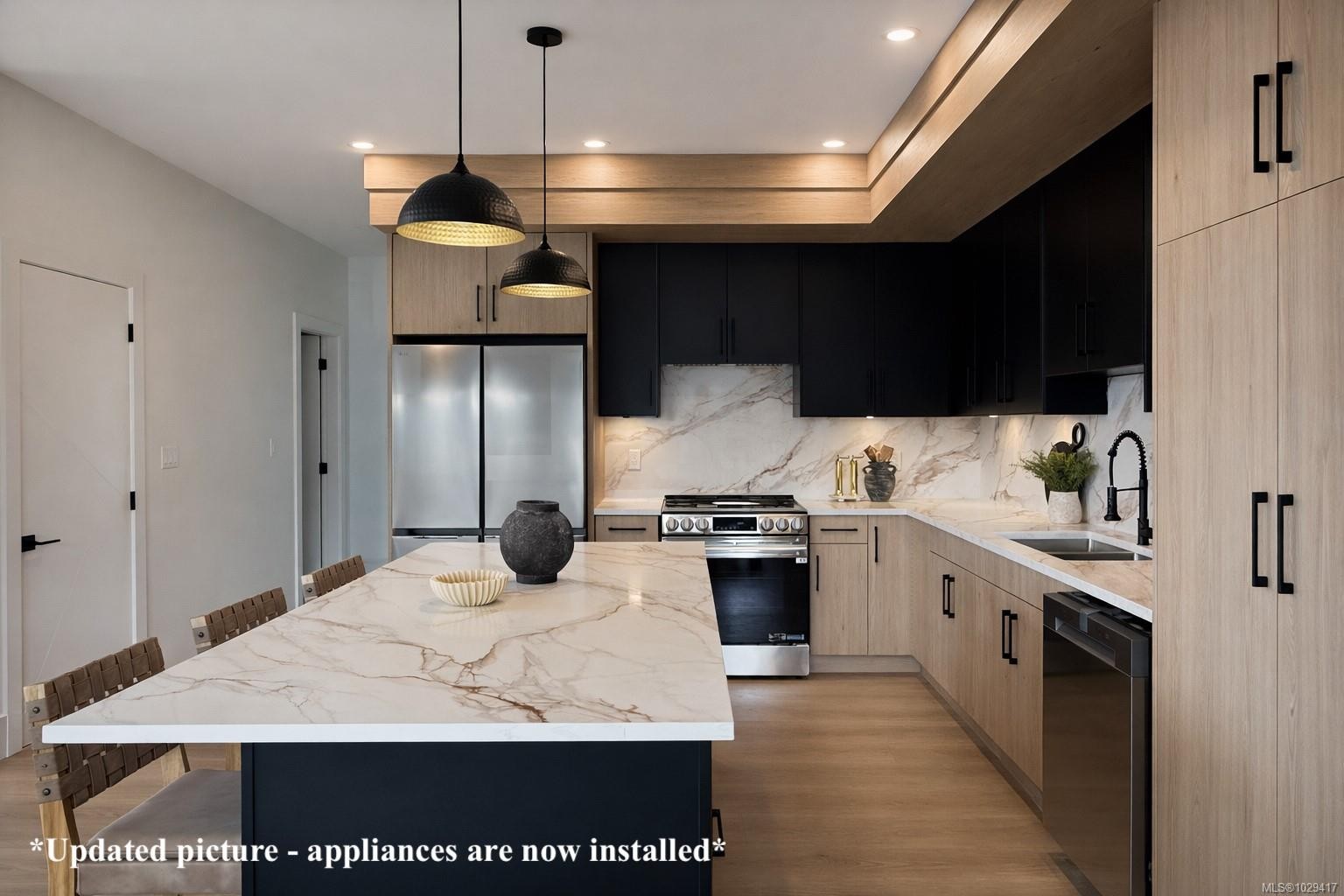 1201 Viewtop Rd, Duncan, BC - Indoor Photo Showing Kitchen With Double Sink With Upgraded Kitchen