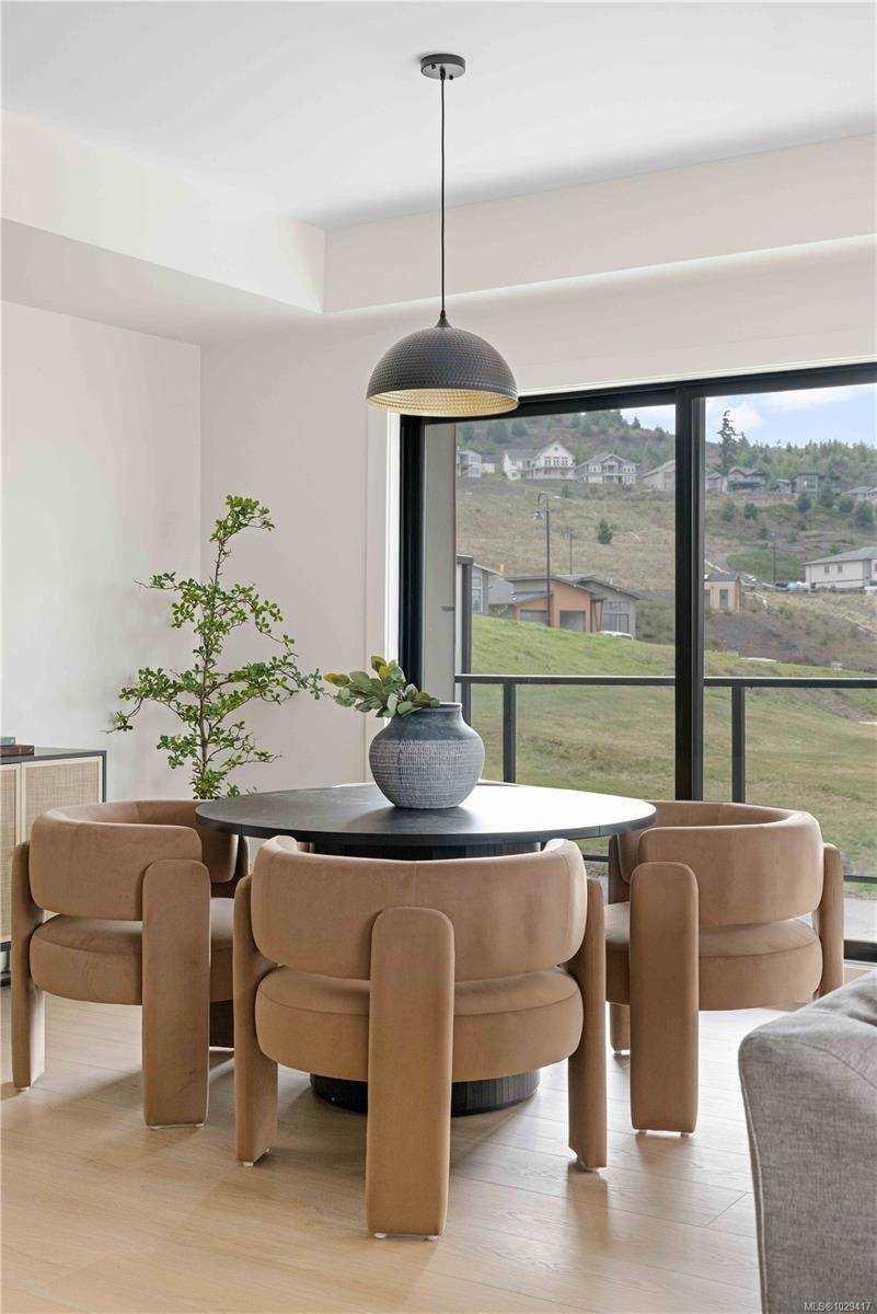 1201 Viewtop Rd, Duncan, BC - Indoor Photo Showing Dining Room