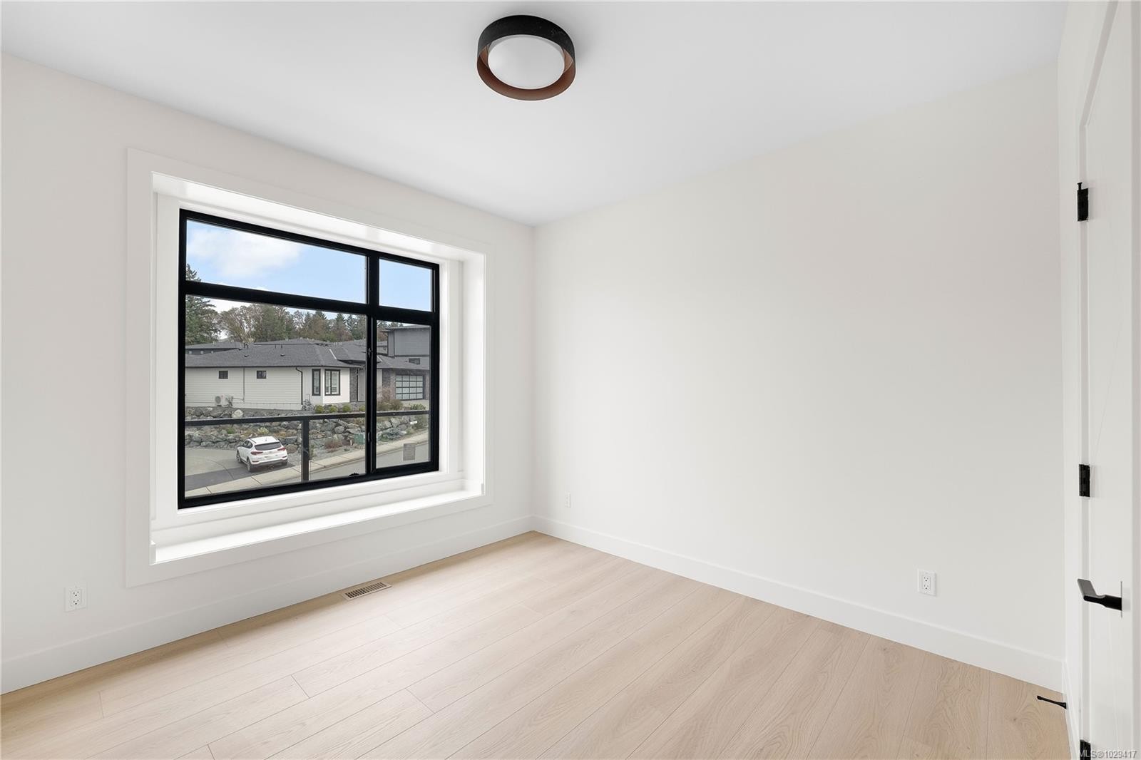 1201 Viewtop Rd, Duncan, BC - Indoor Photo Showing Other Room