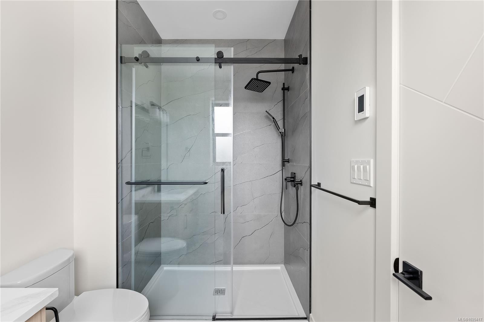 1201 Viewtop Rd, Duncan, BC - Indoor Photo Showing Bathroom