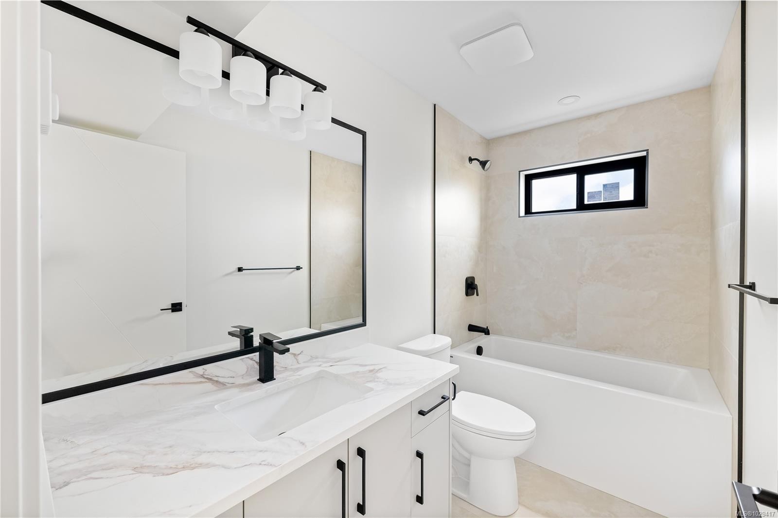 1201 Viewtop Rd, Duncan, BC - Indoor Photo Showing Bathroom