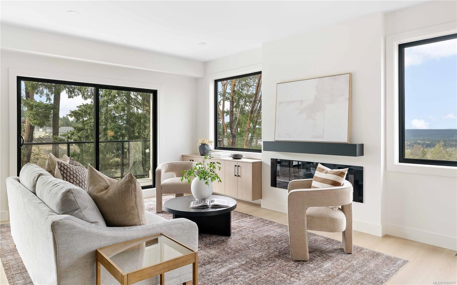 1201 Viewtop Rd, Duncan, BC - Indoor Photo Showing Living Room