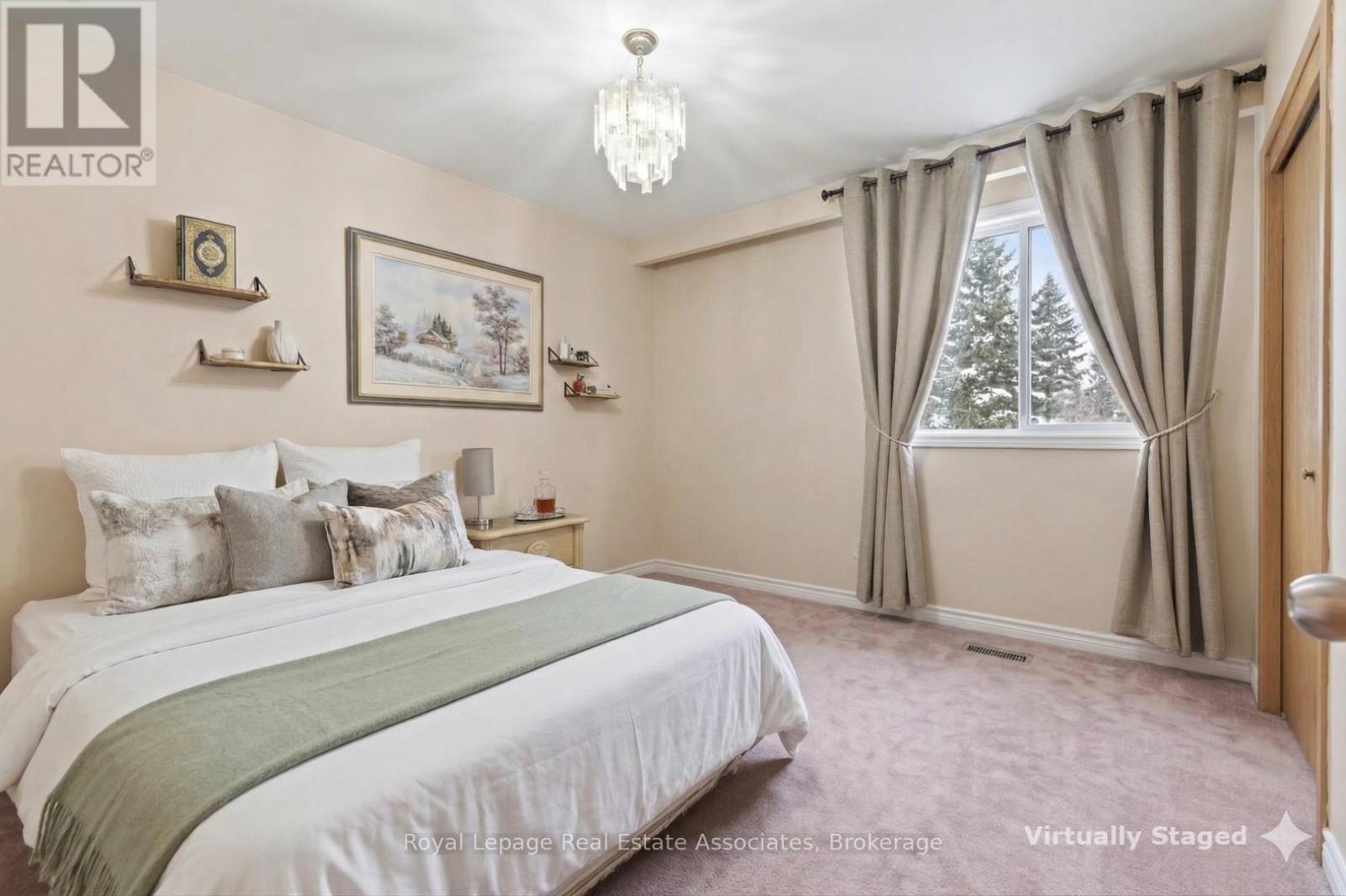 652 Eversley Drive, Mississauga, ON - Indoor Photo Showing Bedroom
