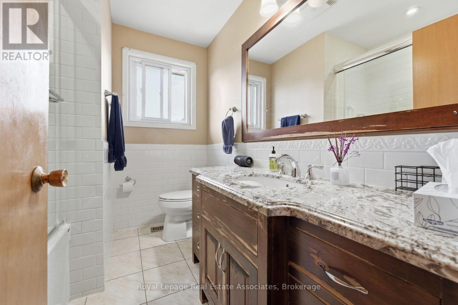 652 Eversley Drive, Mississauga, ON - Indoor Photo Showing Bathroom