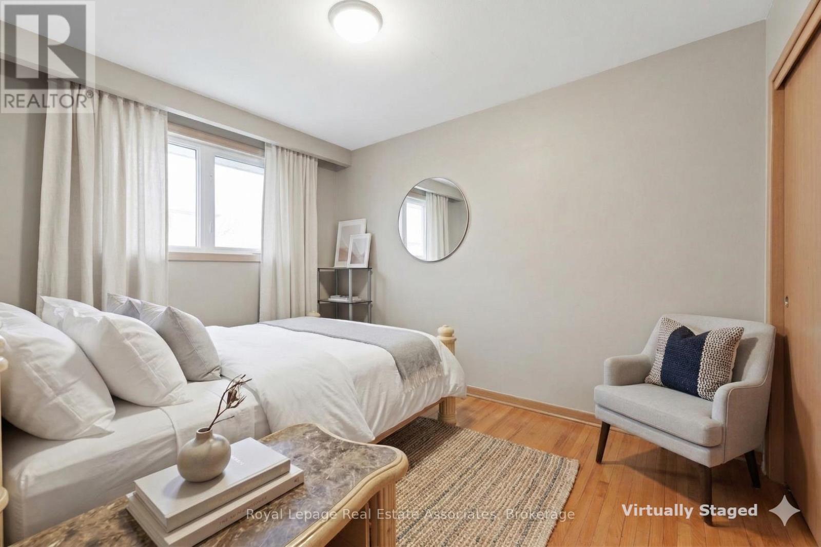 652 Eversley Drive, Mississauga, ON - Indoor Photo Showing Bedroom