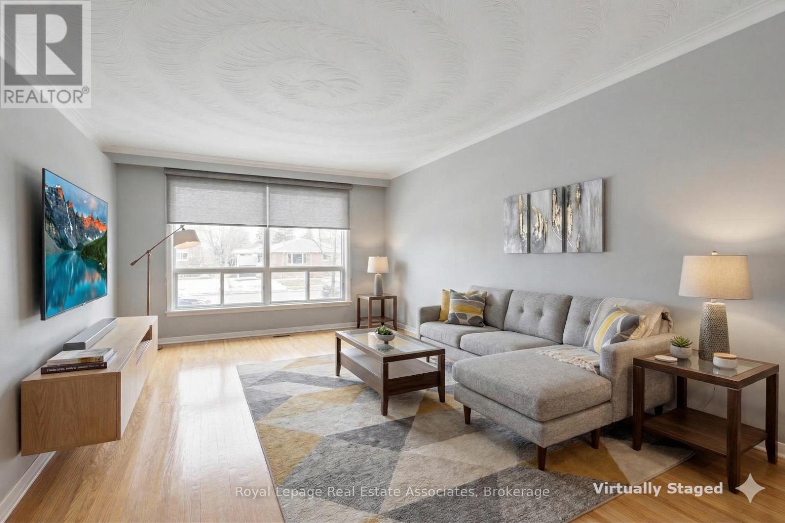 652 Eversley Drive, Mississauga, ON - Indoor Photo Showing Living Room