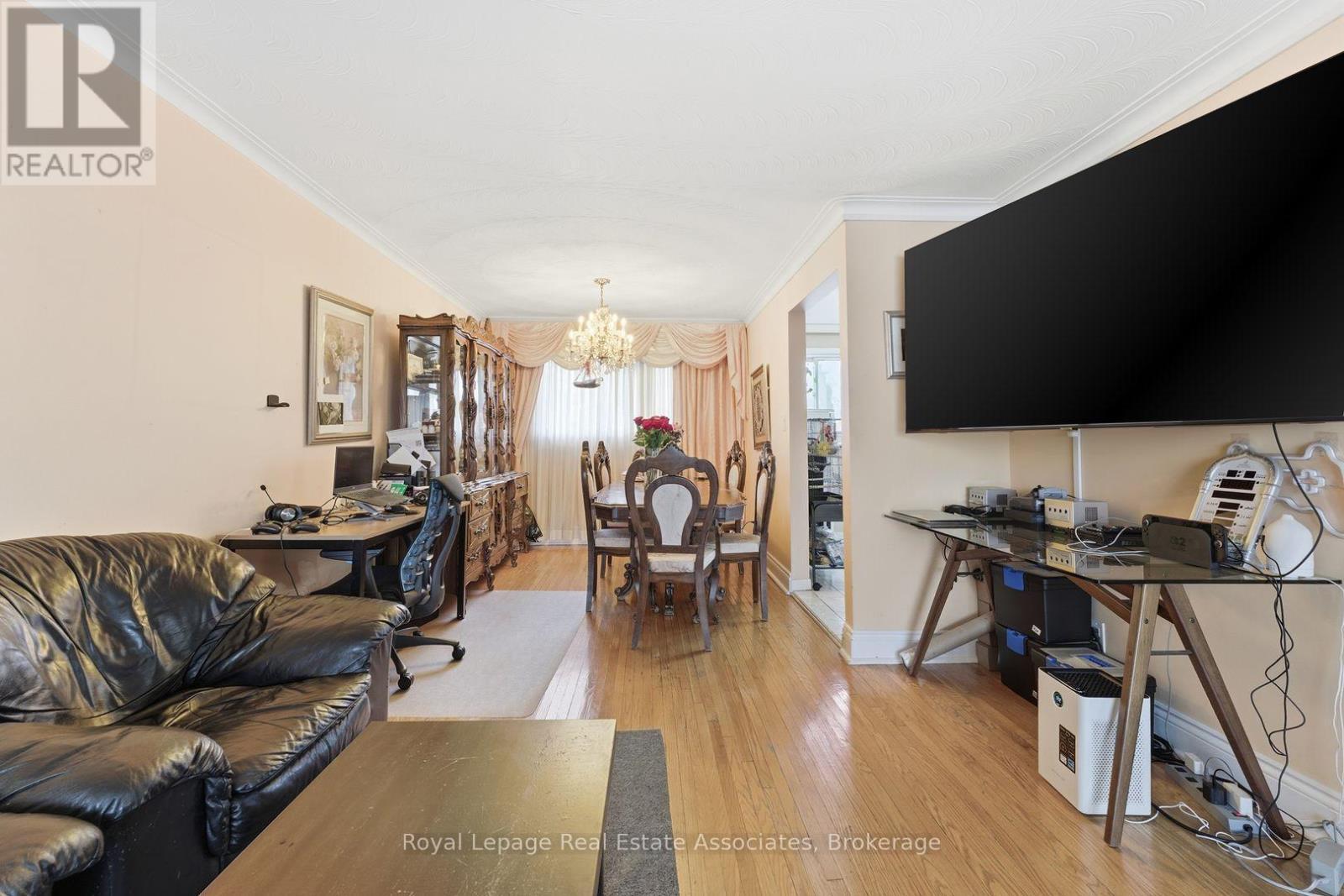 652 Eversley Drive, Mississauga, ON - Indoor Photo Showing Living Room