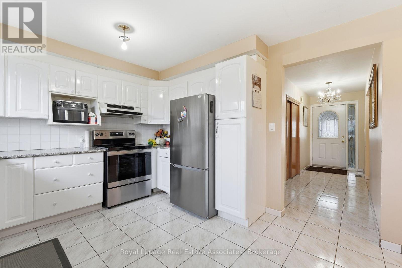652 Eversley Drive, Mississauga, ON - Indoor Photo Showing Kitchen