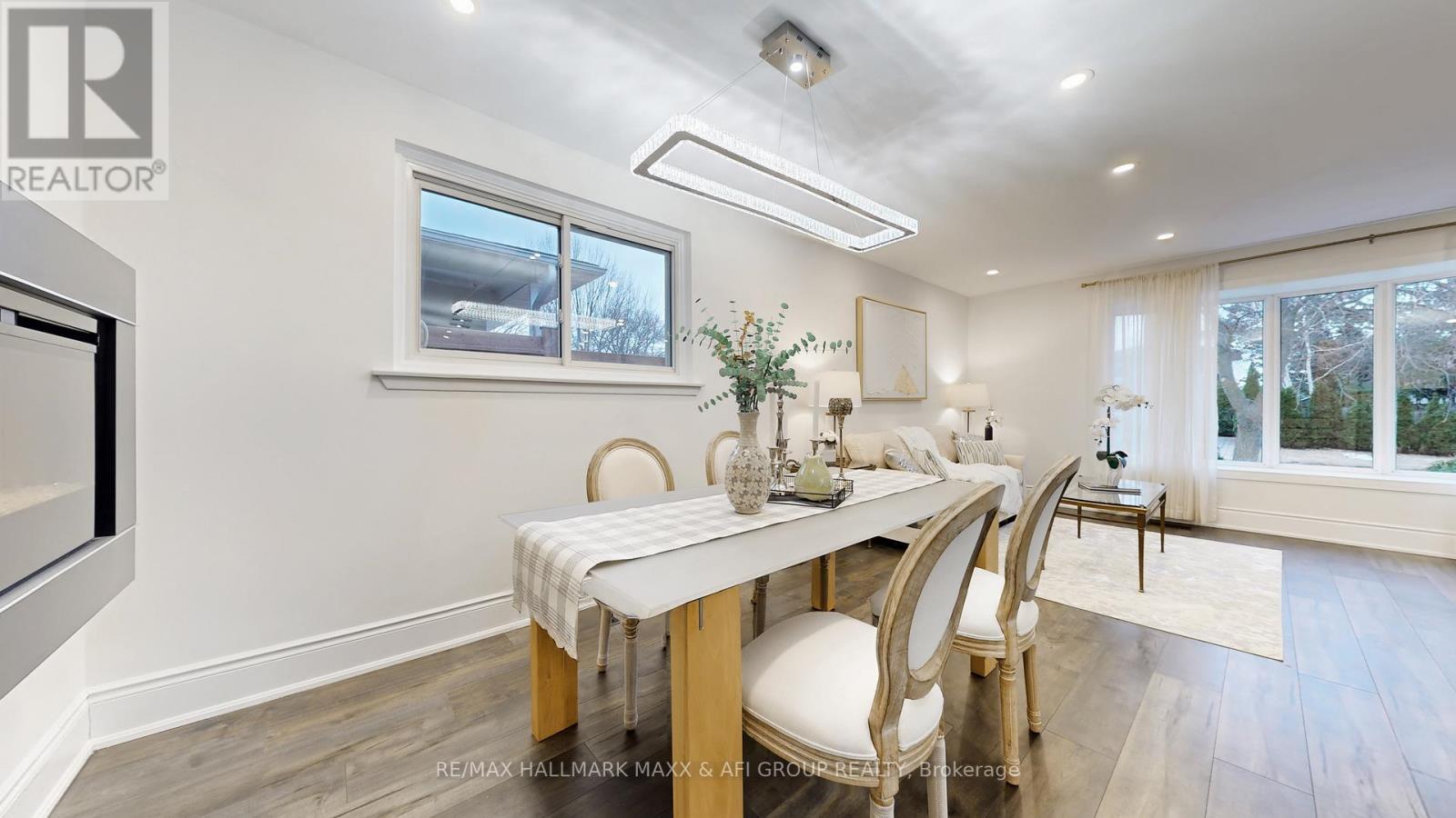 42 Devins Drive, Aurora, ON - Indoor Photo Showing Dining Room