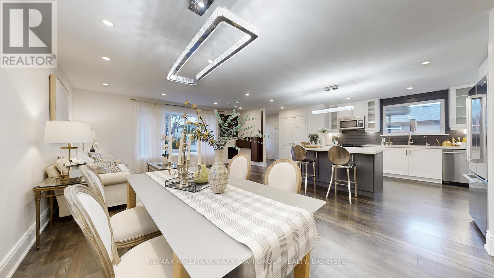 42 Devins Drive, Aurora, ON - Indoor Photo Showing Dining Room
