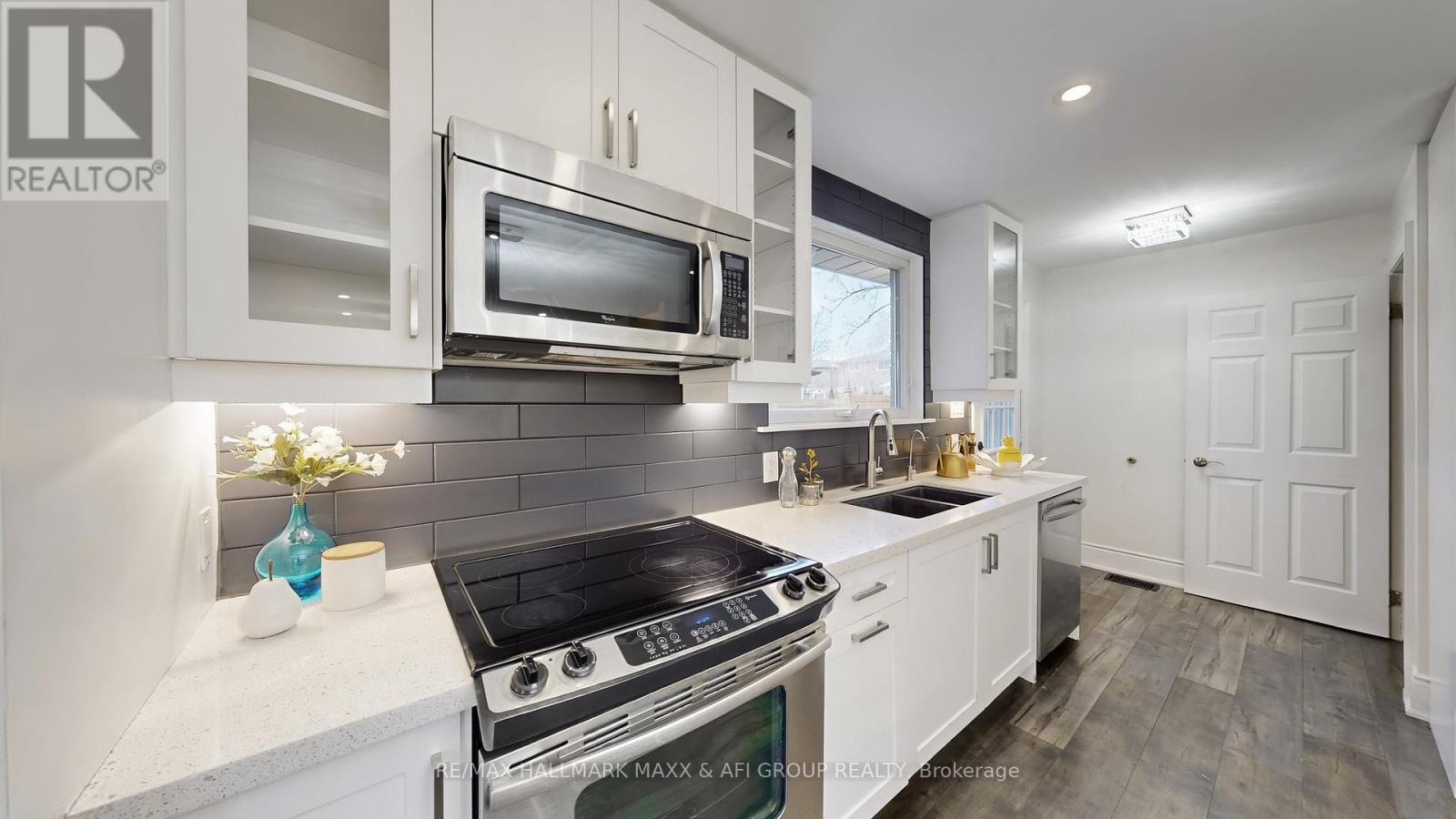 42 Devins Drive, Aurora, ON - Indoor Photo Showing Kitchen With Double Sink