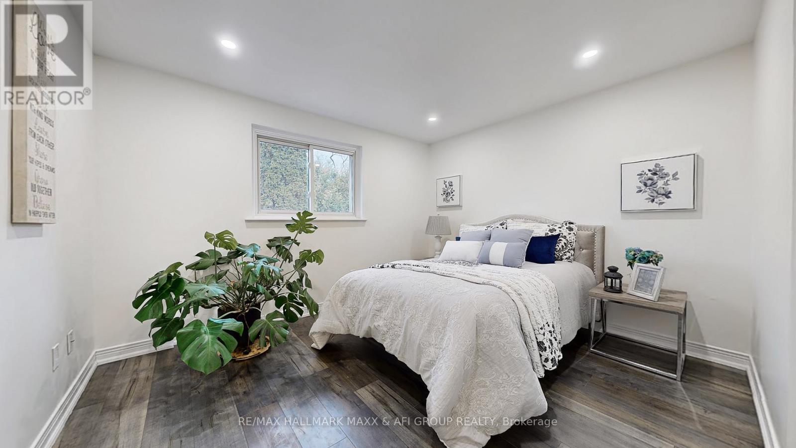 42 Devins Drive, Aurora, ON - Indoor Photo Showing Bedroom