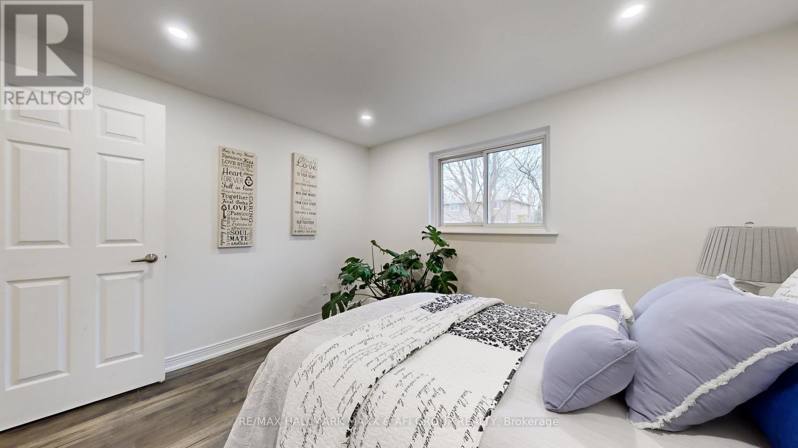 42 Devins Drive, Aurora, ON - Indoor Photo Showing Bedroom