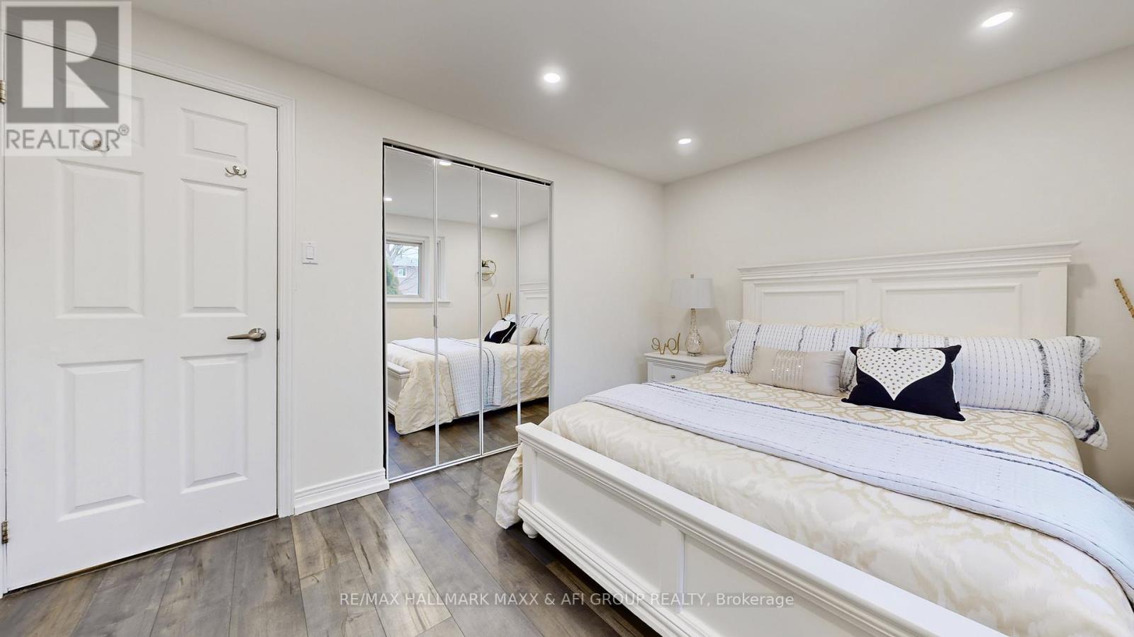 42 Devins Drive, Aurora, ON - Indoor Photo Showing Bedroom