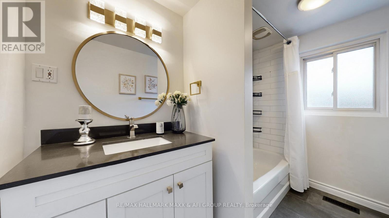 42 Devins Drive, Aurora, ON - Indoor Photo Showing Bathroom