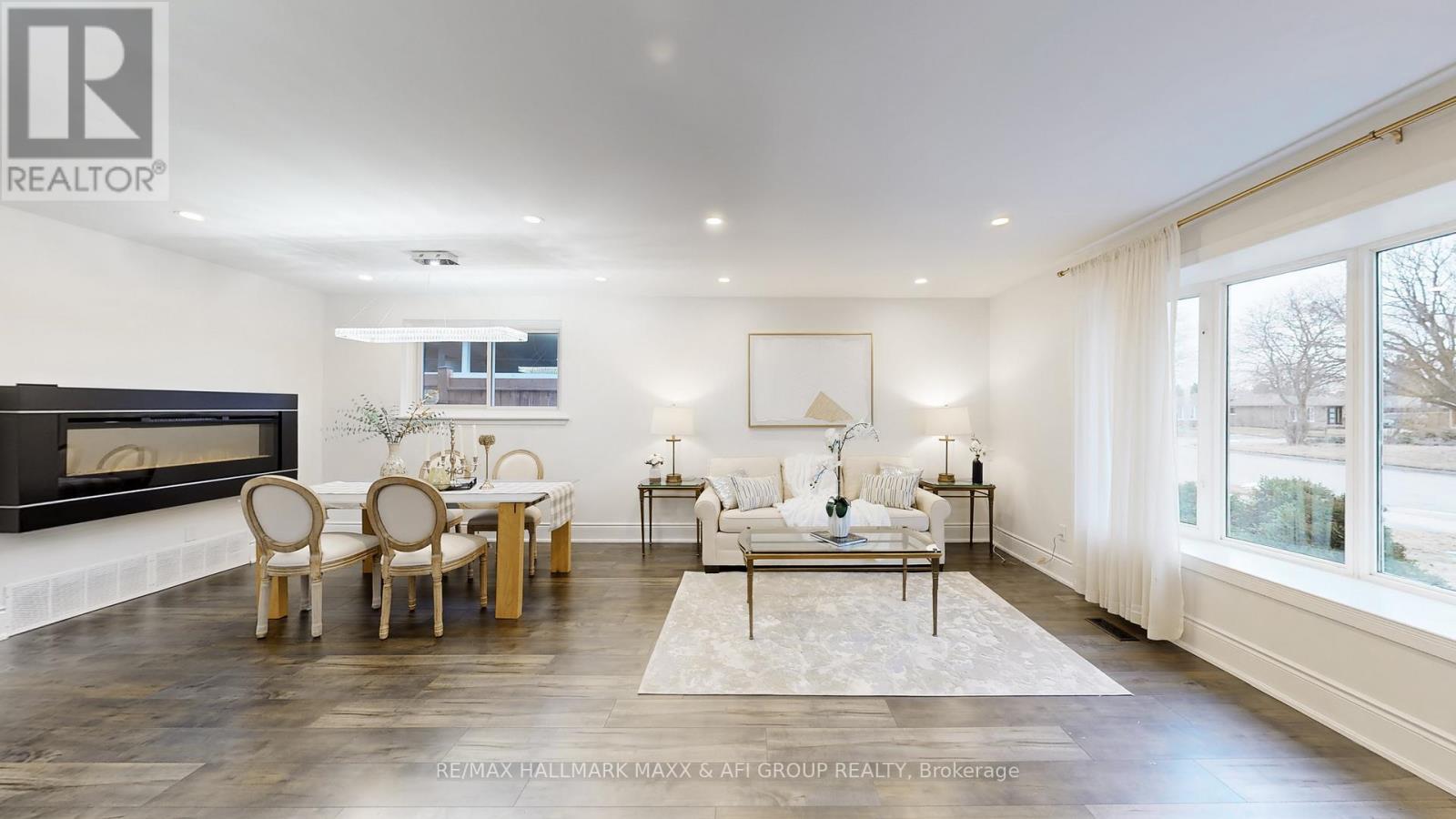 42 Devins Drive, Aurora, ON - Indoor With Fireplace