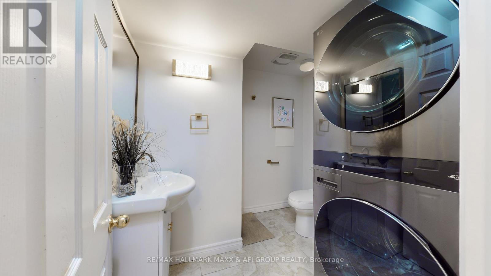 42 Devins Drive, Aurora, ON - Indoor Photo Showing Laundry Room