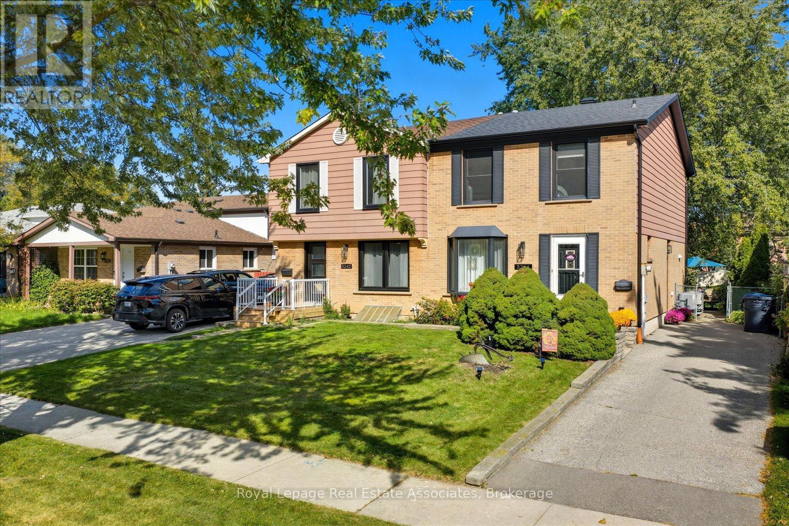 3244 Mainsail Crescent, Mississauga, ON - Outdoor With Facade