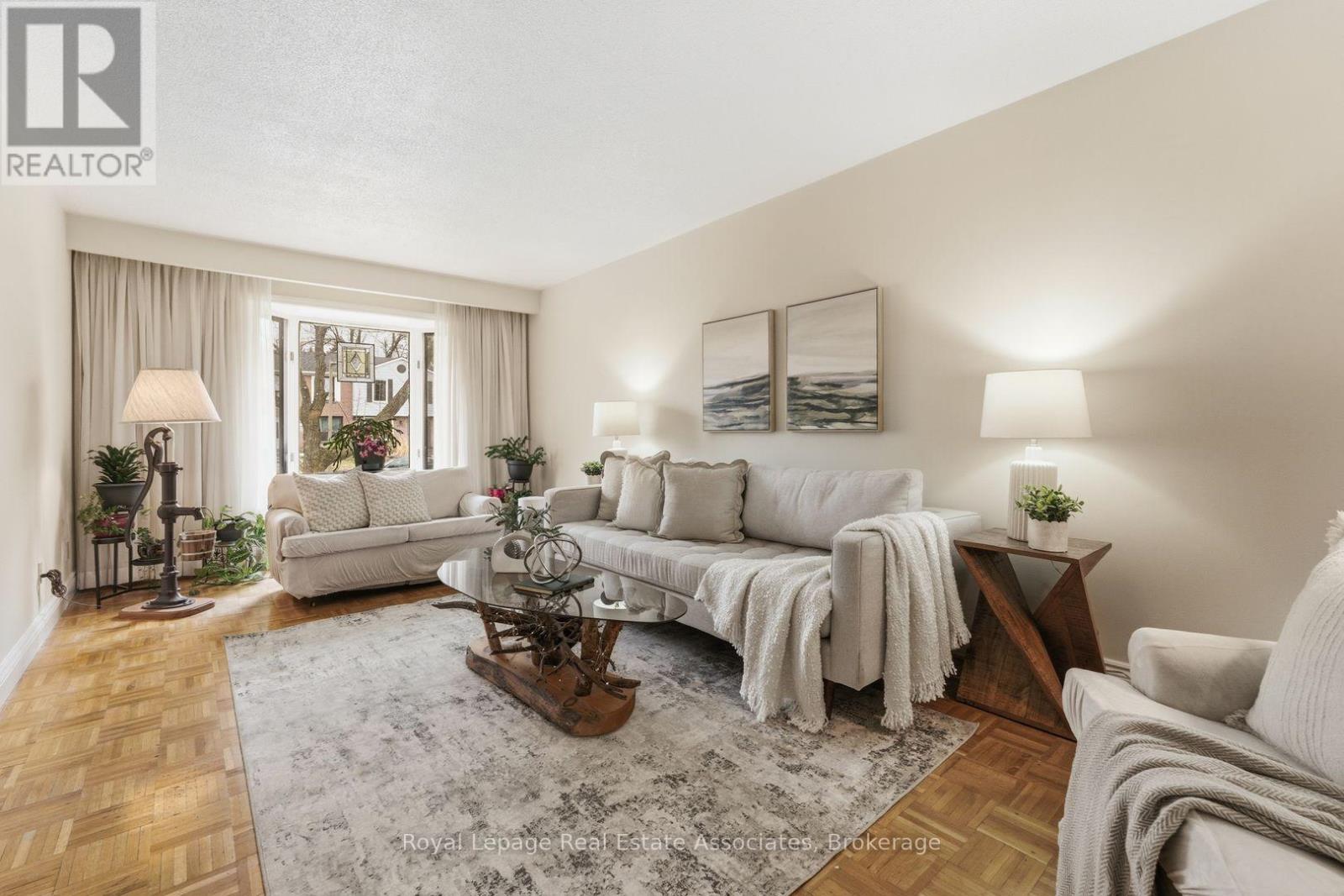 3244 Mainsail Crescent, Mississauga, ON - Indoor Photo Showing Living Room