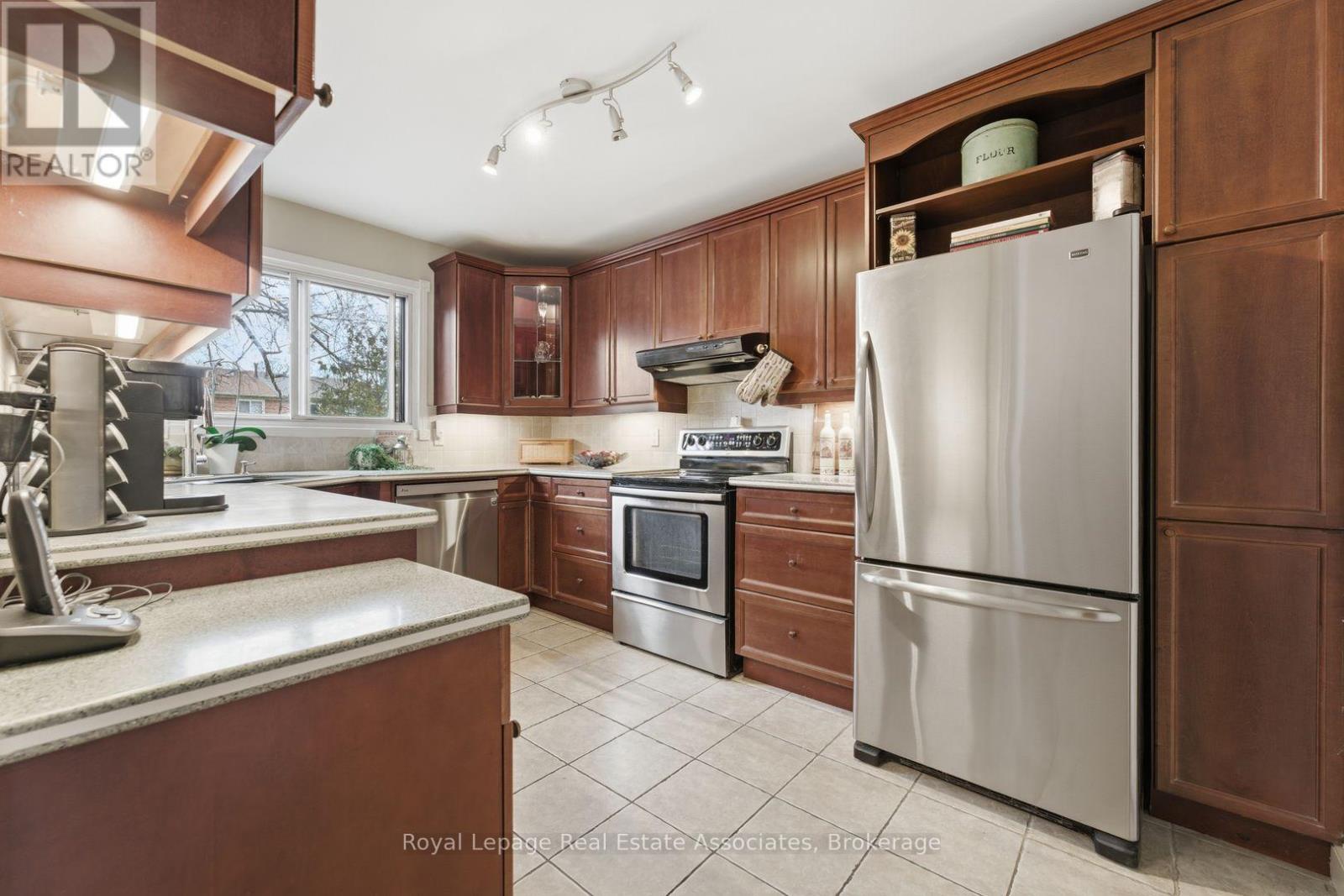 3244 Mainsail Crescent, Mississauga, ON - Indoor Photo Showing Kitchen With Stainless Steel Kitchen
