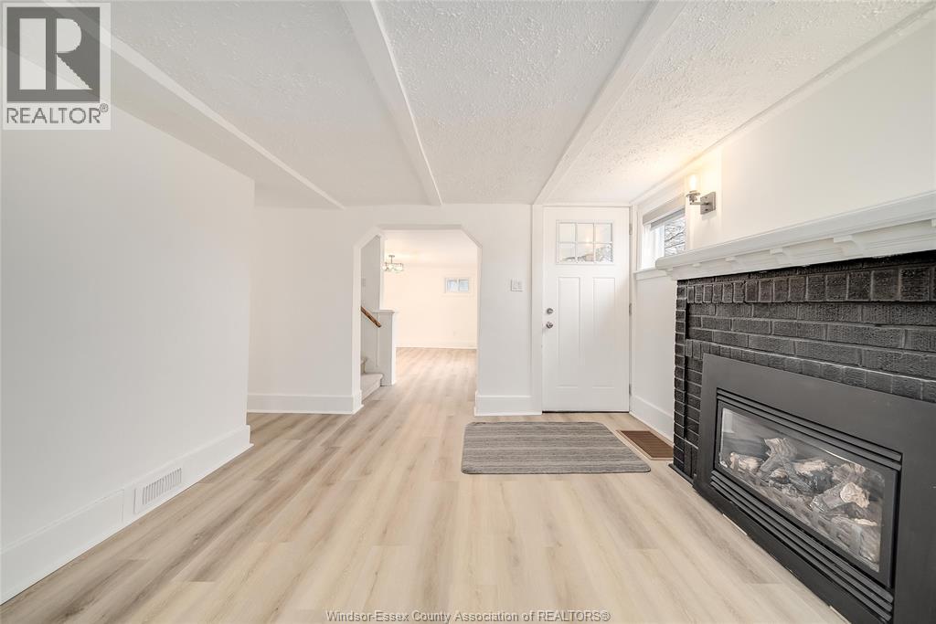1985 Lesperance, Tecumseh, ON - Indoor With Fireplace