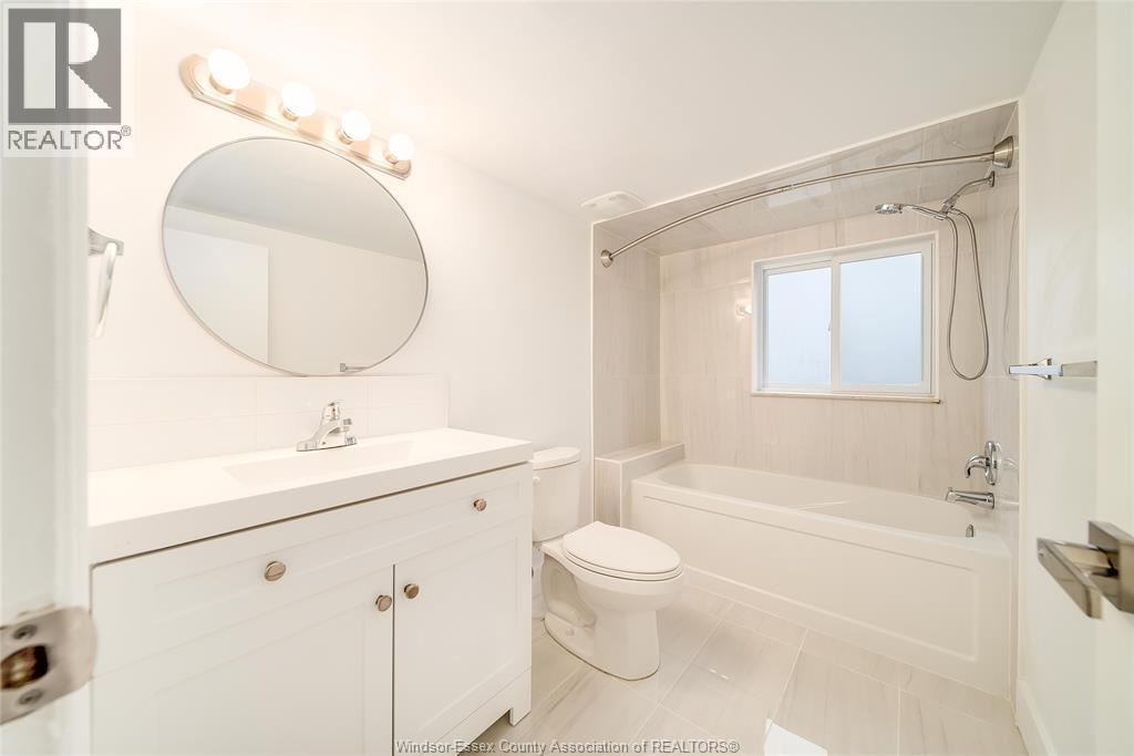 1985 Lesperance, Tecumseh, ON - Indoor Photo Showing Bathroom