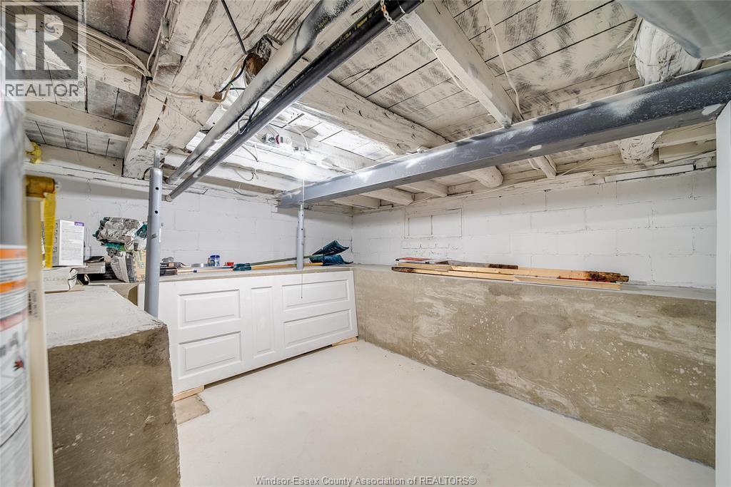 1985 Lesperance, Tecumseh, ON - Indoor Photo Showing Garage