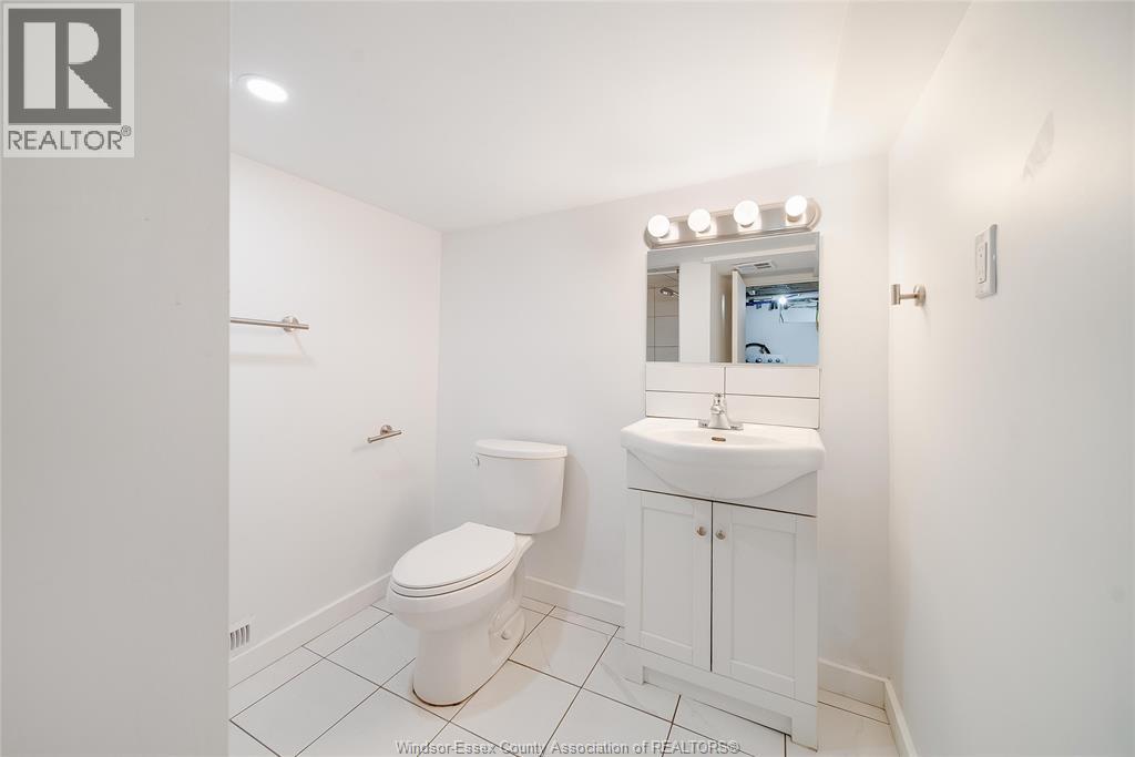 1985 Lesperance, Tecumseh, ON - Indoor Photo Showing Bathroom