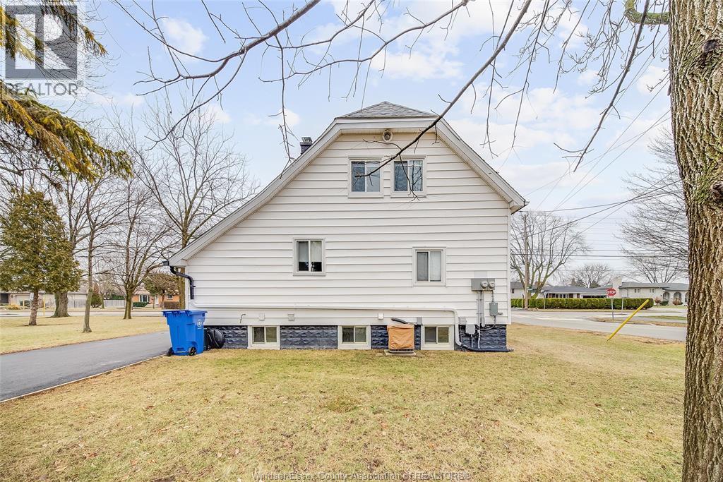 1985 Lesperance, Tecumseh, ON - Outdoor