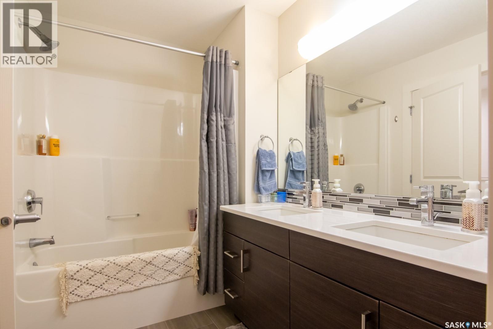 709 Meadows Boulevard, Saskatoon, SK - Indoor Photo Showing Bathroom