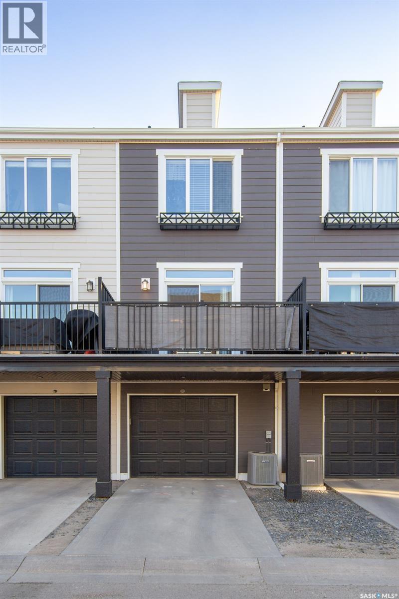 709 Meadows Boulevard, Saskatoon, SK - Outdoor With Deck Patio Veranda