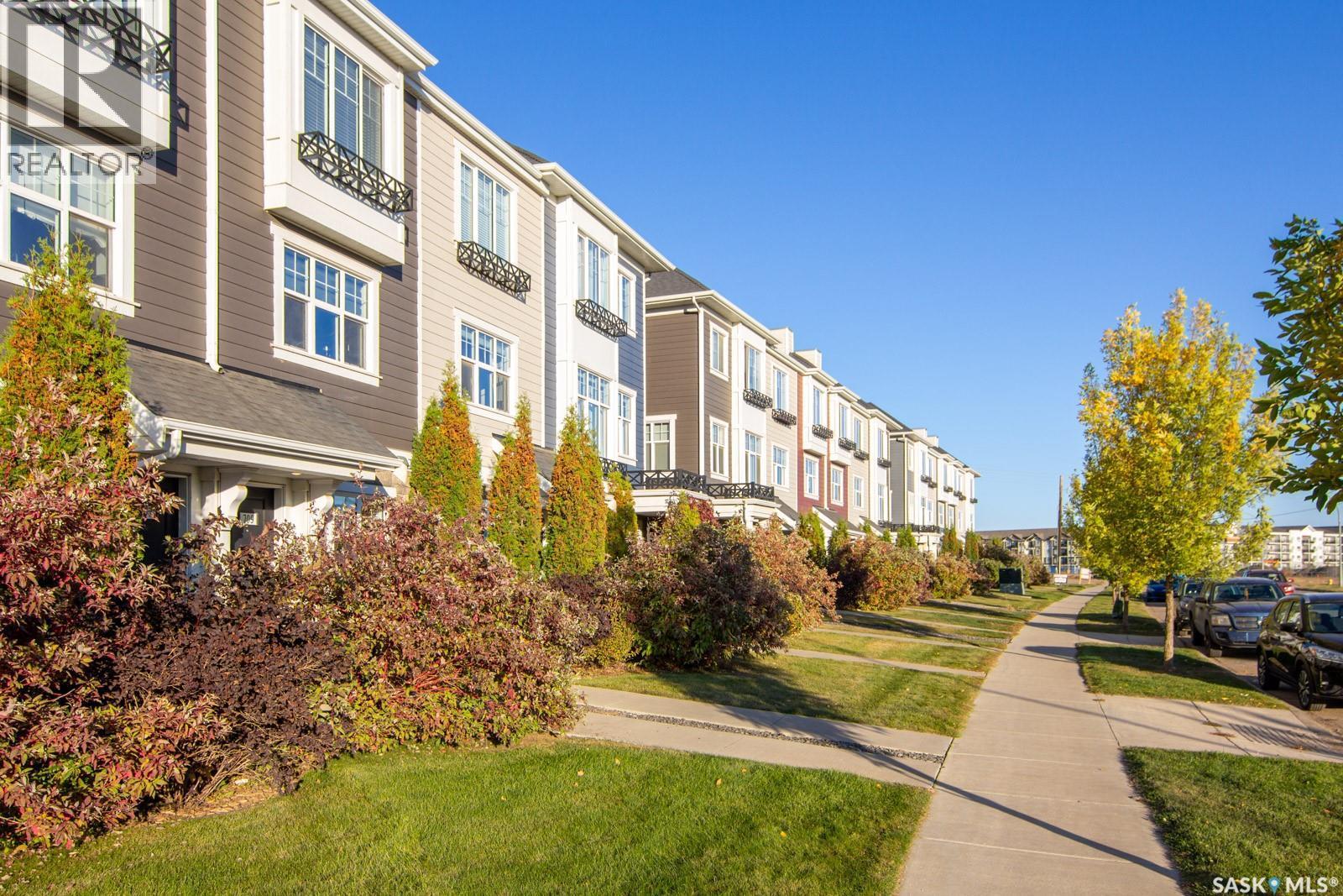 709 Meadows Boulevard, Saskatoon, SK - Outdoor