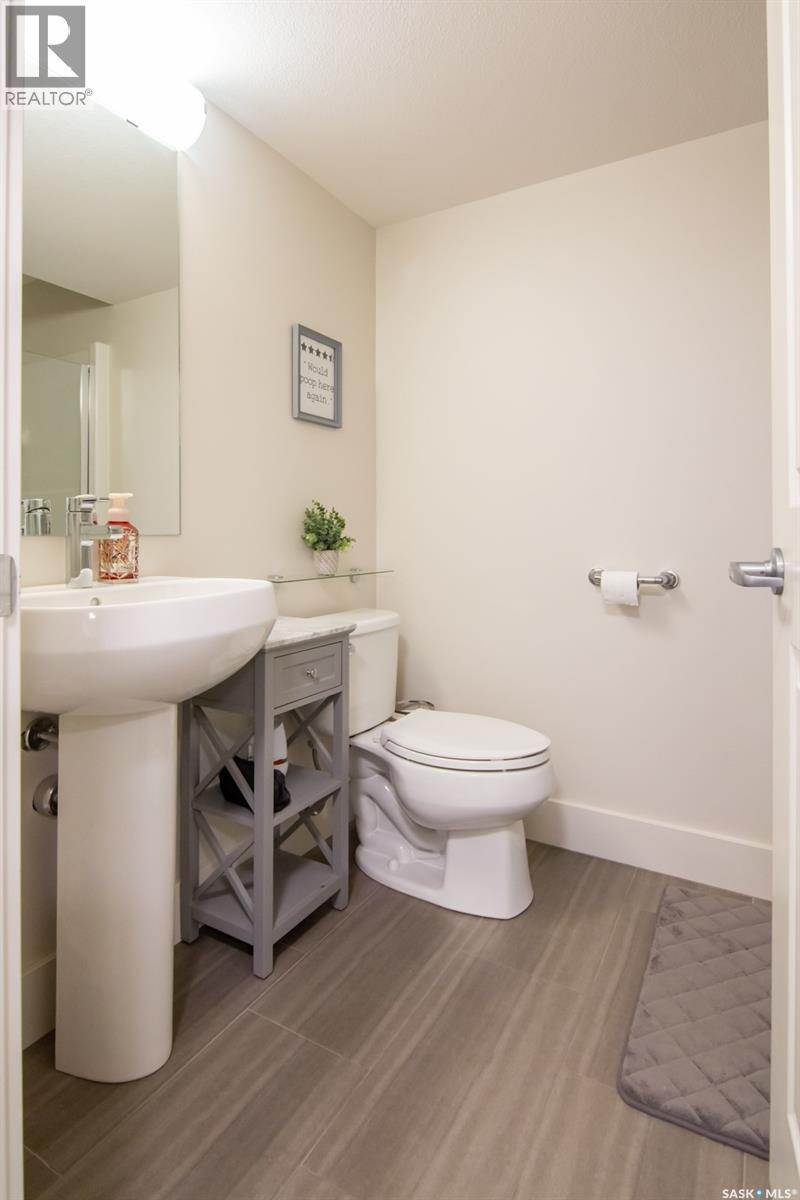 709 Meadows Boulevard, Saskatoon, SK - Indoor Photo Showing Bathroom