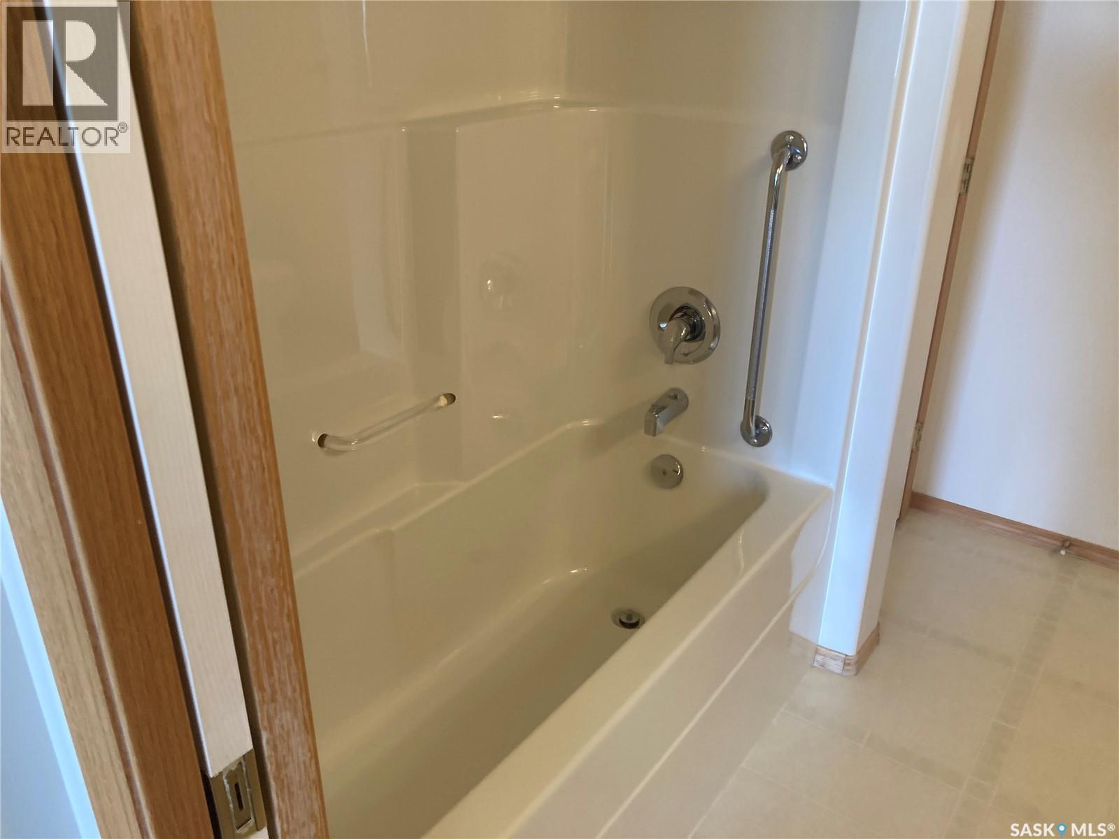 329 325 Keevil Crescent, Saskatoon, SK - Indoor Photo Showing Bathroom