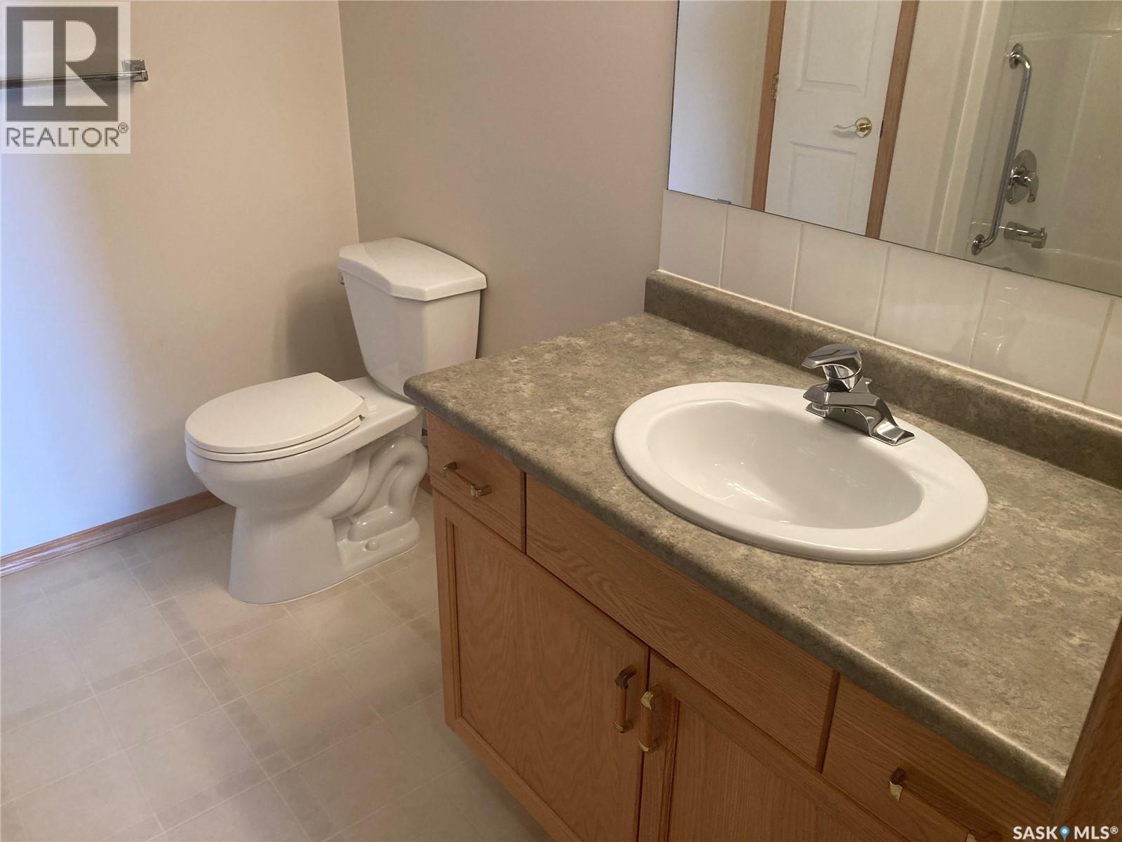 329 325 Keevil Crescent, Saskatoon, SK - Indoor Photo Showing Bathroom