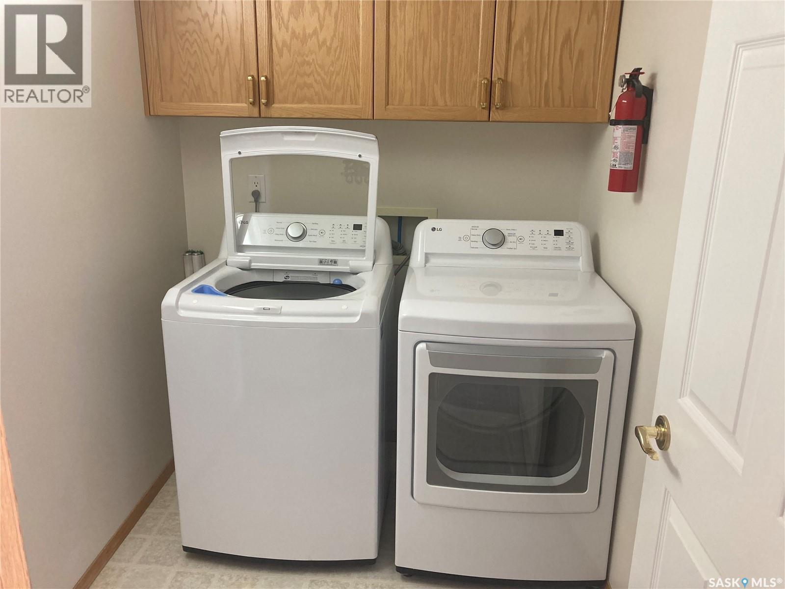 329 325 Keevil Crescent, Saskatoon, SK - Indoor Photo Showing Laundry Room