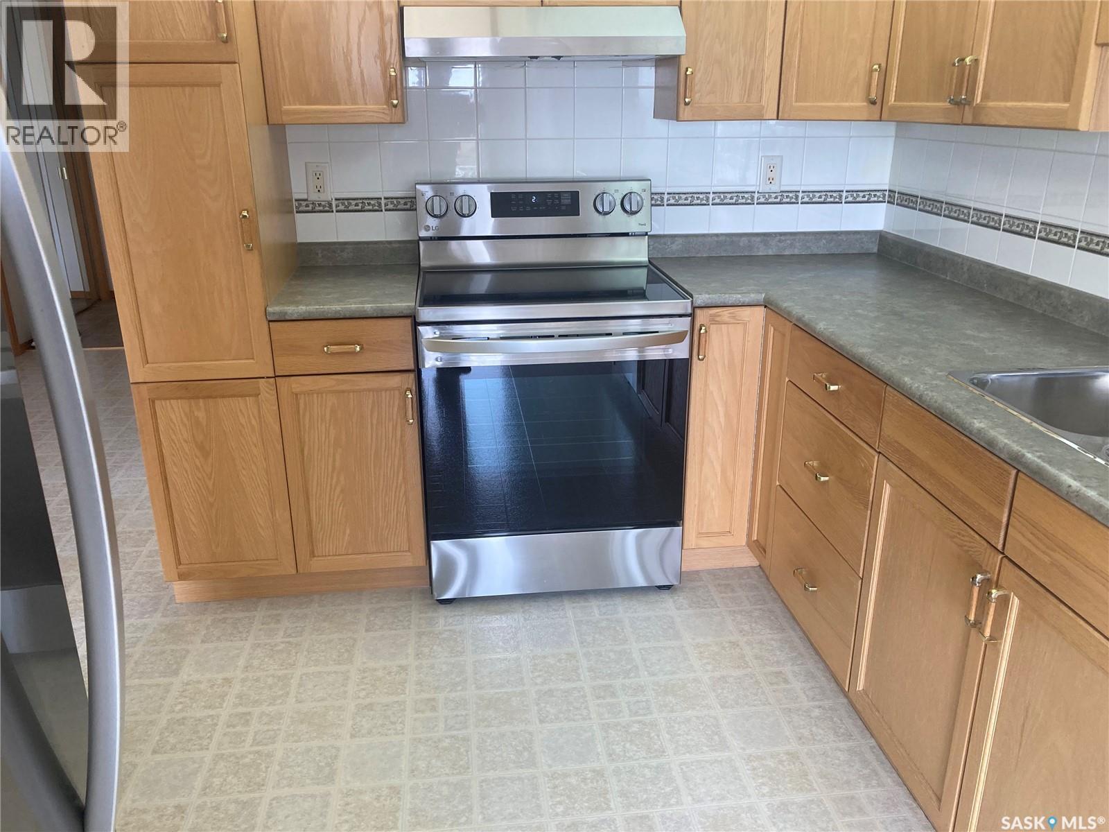 329 325 Keevil Crescent, Saskatoon, SK - Indoor Photo Showing Kitchen