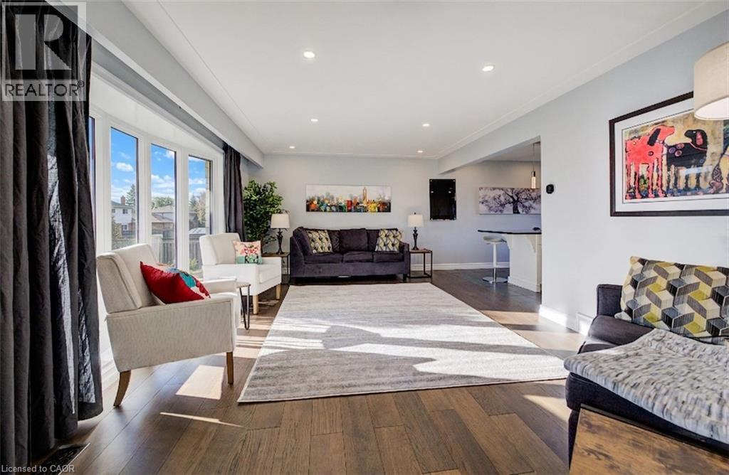 Gorgeous engineered hardwood flooring. - 63 Kingston Crescent, Kitchener, ON - Indoor Photo Showing Living Room