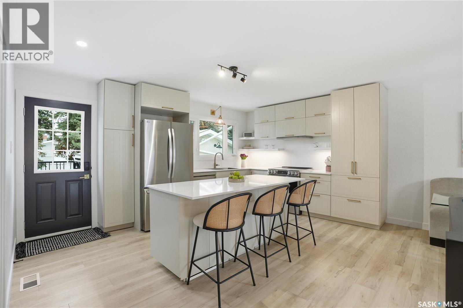 41 Red River Road, Saskatoon, SK - Indoor Photo Showing Kitchen With Upgraded Kitchen