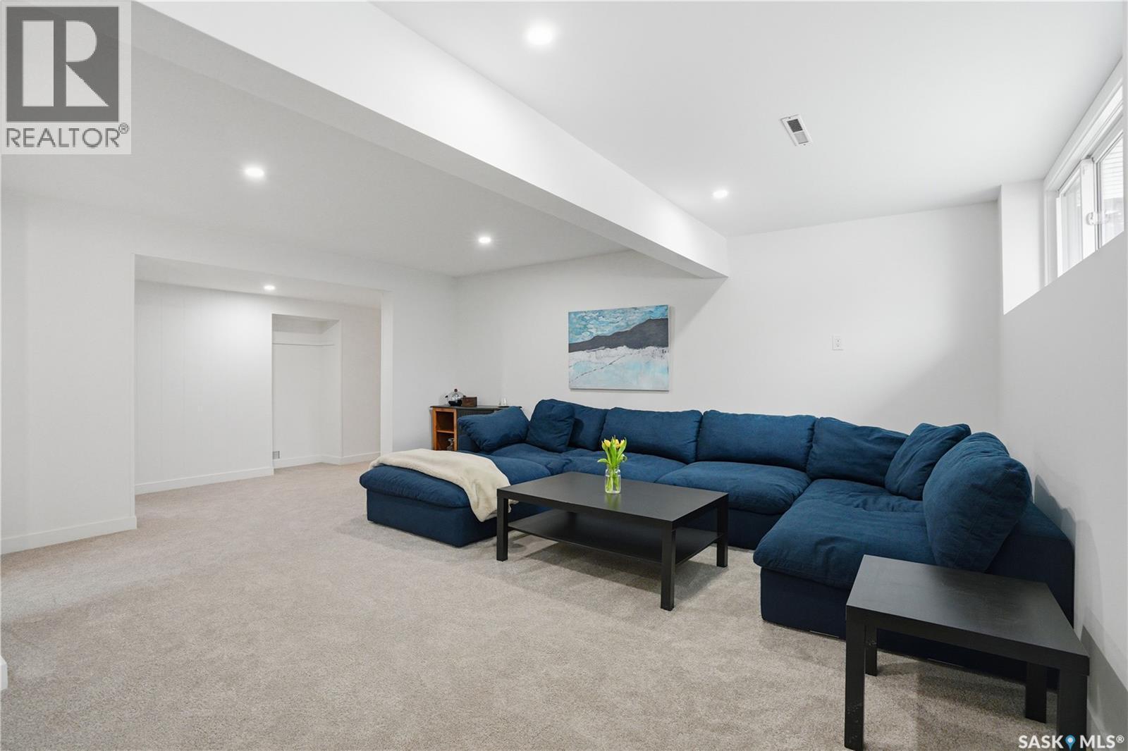 41 Red River Road, Saskatoon, SK - Indoor Photo Showing Living Room