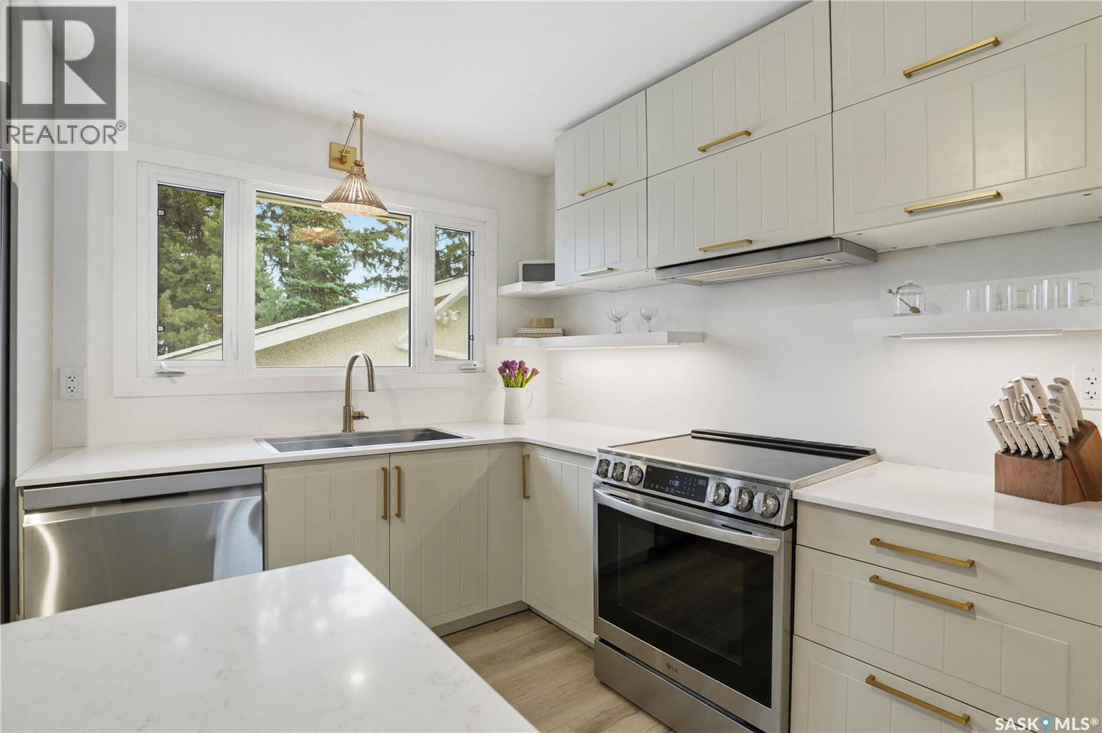 41 Red River Road, Saskatoon, SK - Indoor Photo Showing Kitchen With Double Sink With Upgraded Kitchen