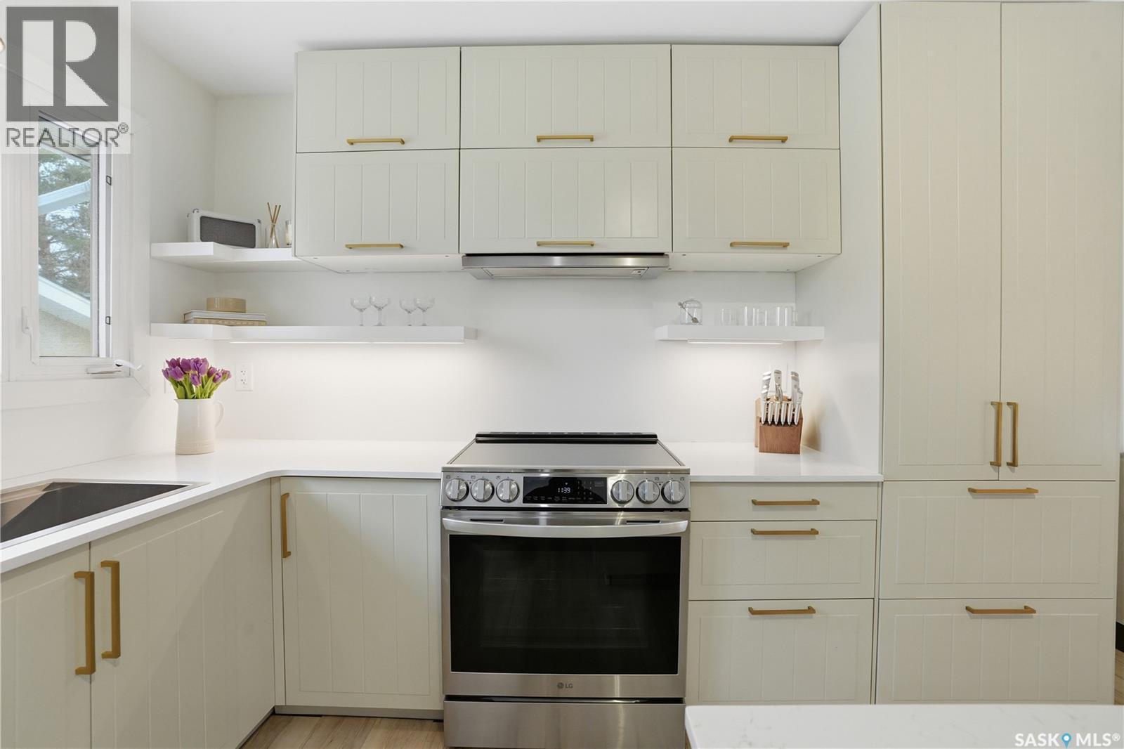 41 Red River Road, Saskatoon, SK - Indoor Photo Showing Kitchen