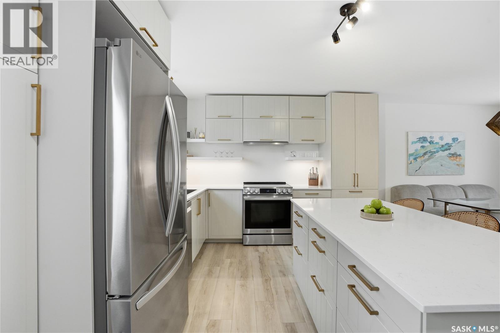 41 Red River Road, Saskatoon, SK - Indoor Photo Showing Kitchen With Upgraded Kitchen