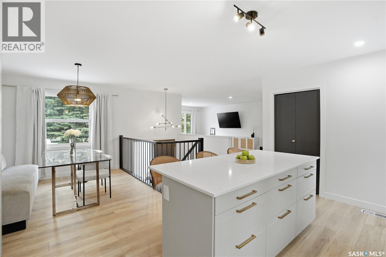 41 Red River Road, Saskatoon, SK - Indoor