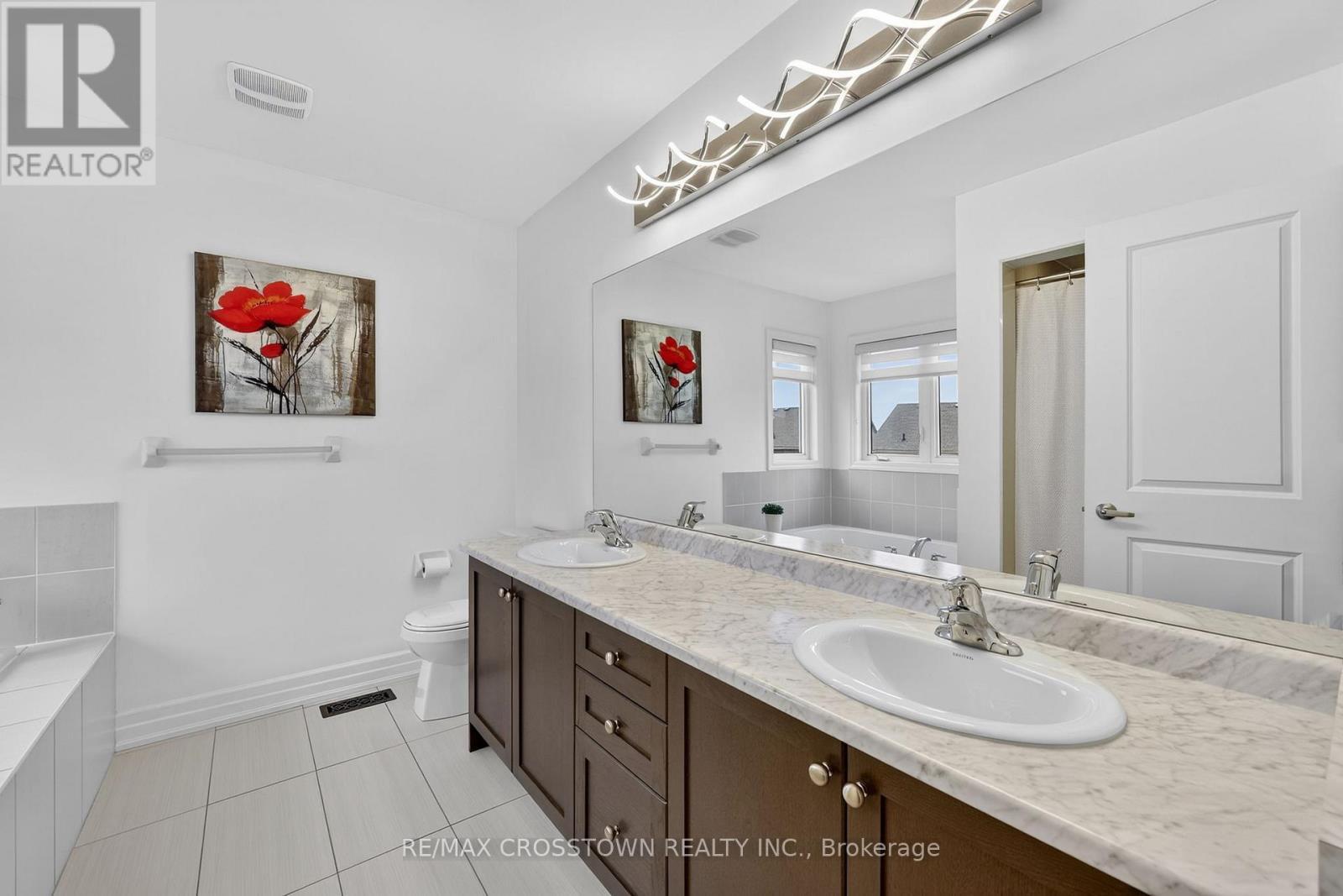 30 Hutton Crescent, Essa, ON - Indoor Photo Showing Bathroom