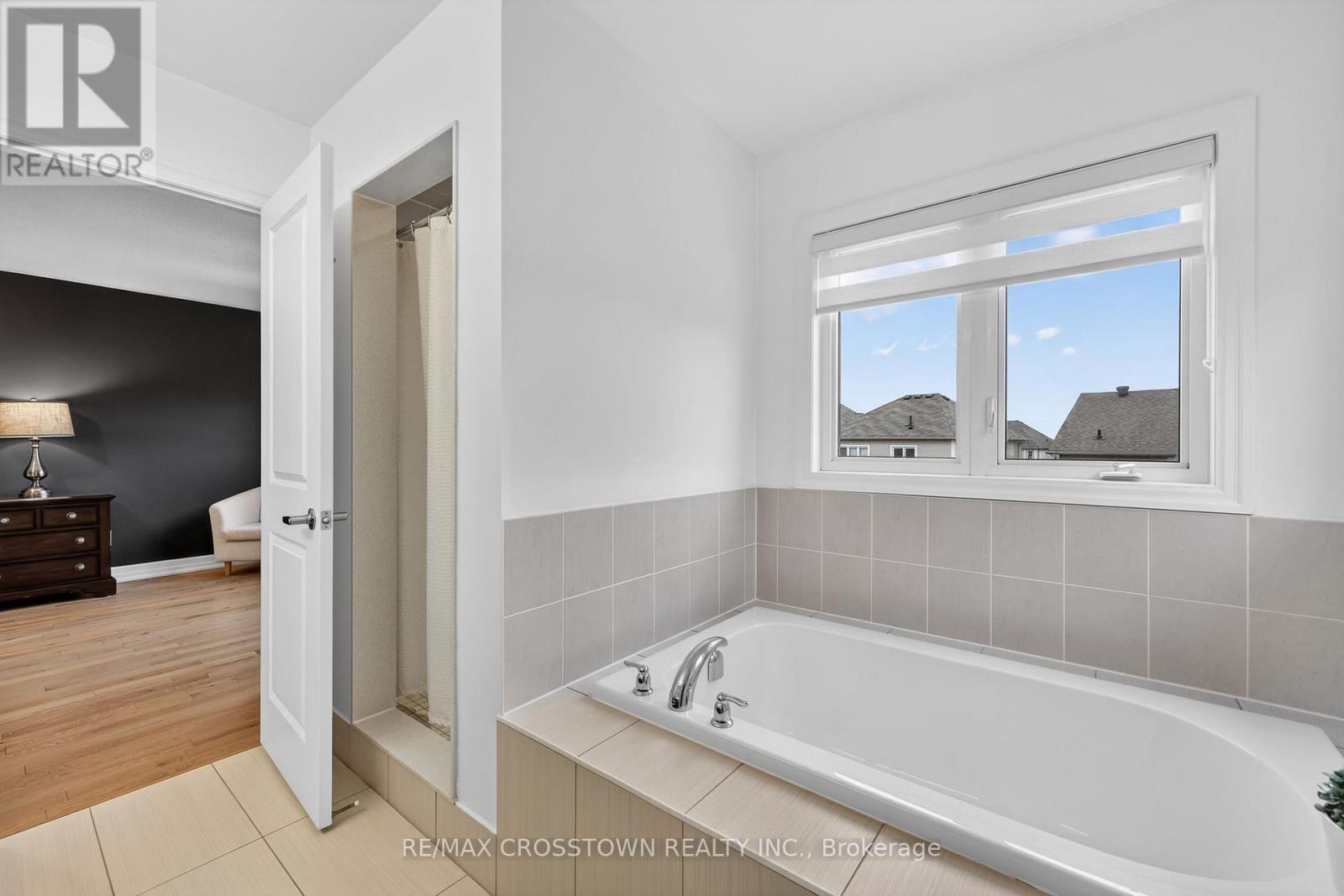 30 Hutton Crescent, Essa, ON - Indoor Photo Showing Bathroom