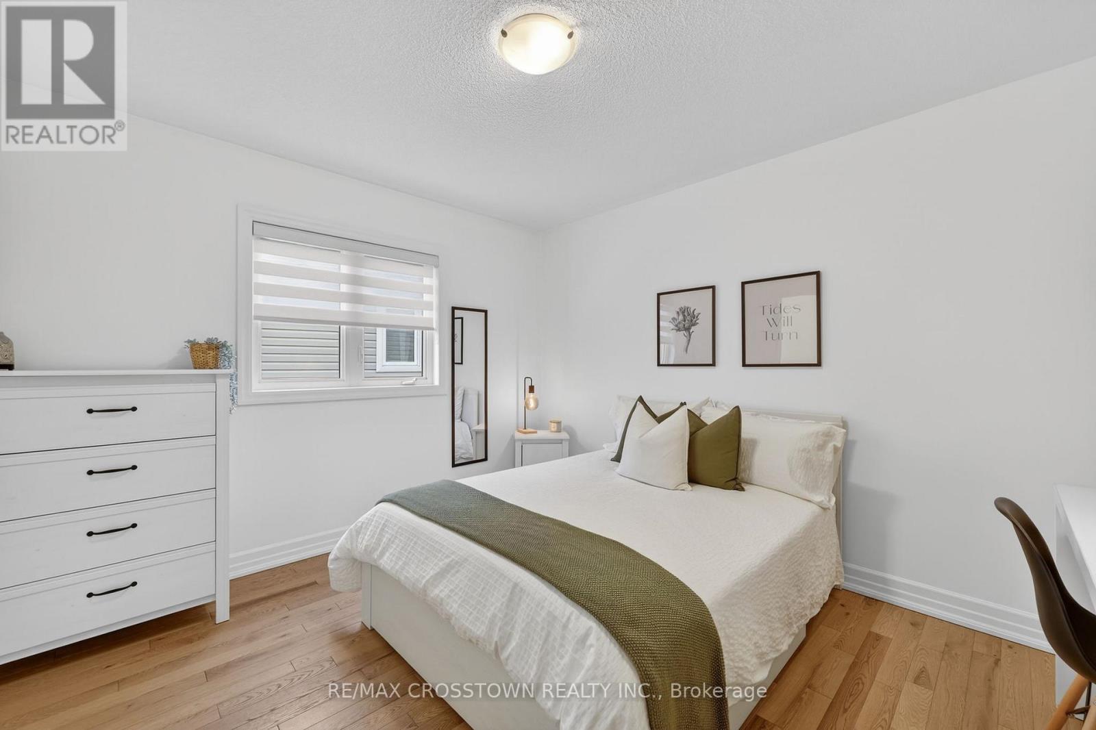 30 Hutton Crescent, Essa, ON - Indoor Photo Showing Bedroom