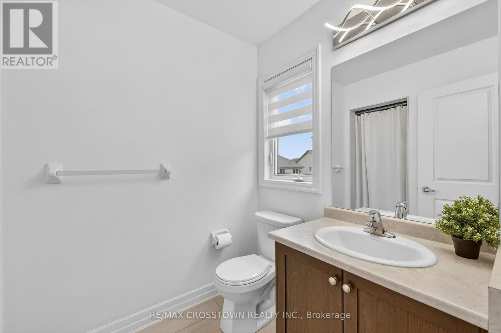 30 Hutton Crescent, Essa, ON - Indoor Photo Showing Bathroom