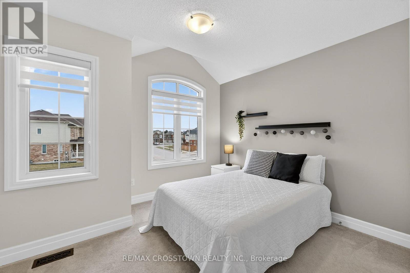 30 Hutton Crescent, Essa, ON - Indoor Photo Showing Bedroom