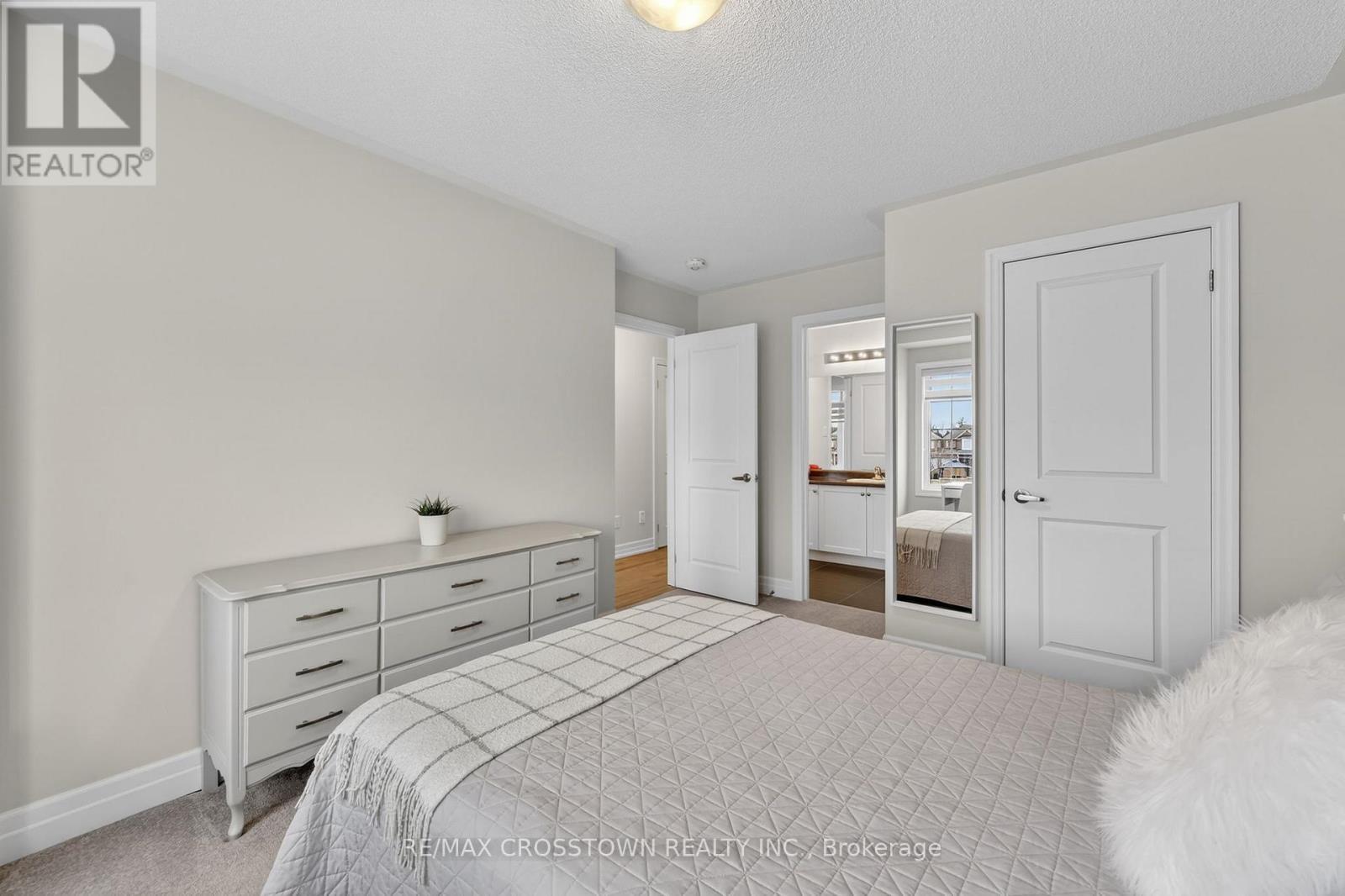 30 Hutton Crescent, Essa, ON - Indoor Photo Showing Bedroom